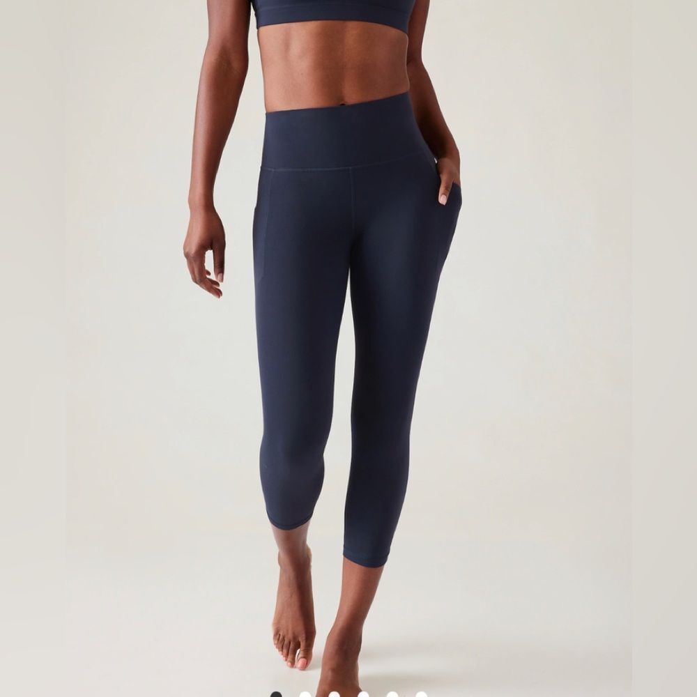 -Athleta Salutation Stash Pocket Capri. Navy 1X. New with tags